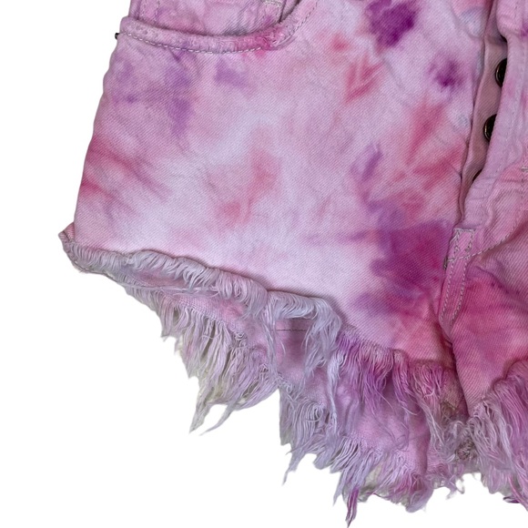 Free People Raw Fringe Hem TyeDye Denim Button-Fly Shorts Size 2 Pink Purple FP - Picture 6 of 15